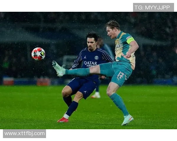 足球明星小狐狸的精彩瞬间与独特魅力尽在这组照片中展现